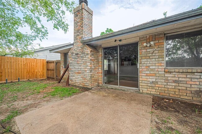 Building Photo - 15238 Ensenada Dr