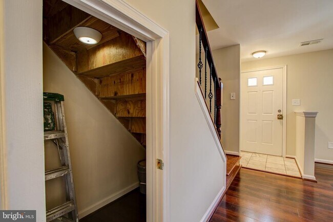 Building Photo - 6324 Lightburn Ct