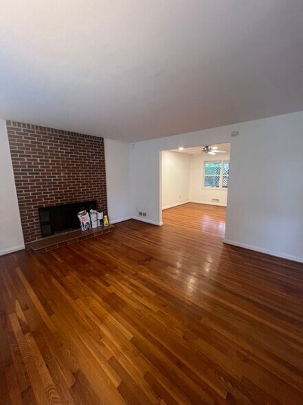 Building Photo - 927 Southridge Rd