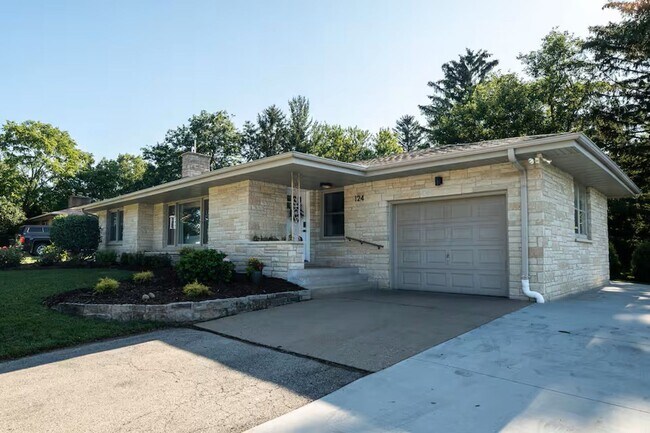 Building Photo - Updated 3 bedroom Delafield ranch