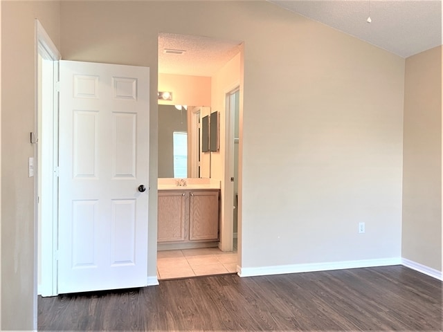 Building Photo - 1453 Mohrlake Dr