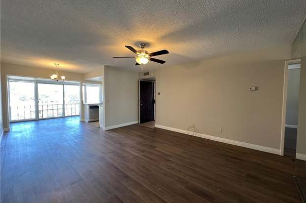 Building Photo - 1390 E Vegas Valley Dr
