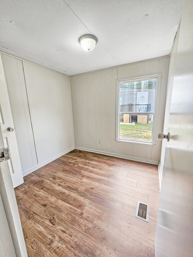 Building Photo - 412 McElhaney Rd