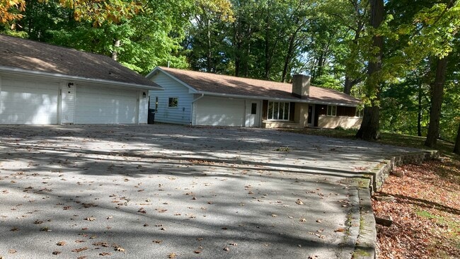 Building Photo - 3710 N Overland Rd