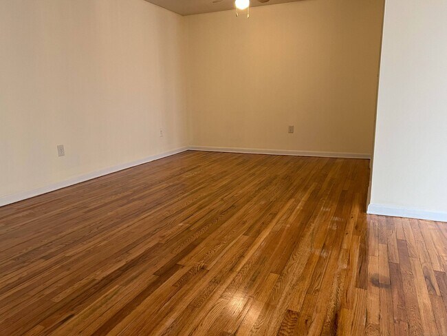 Building Photo - 1044 Campbell Ave