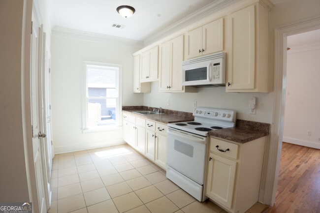 Building Photo - 825 Brookline St SW