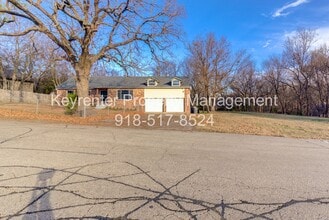 Building Photo - Stunning 4 Bed 3 Bath Home on Quiet Street!