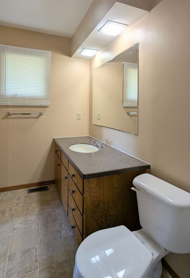 Building Photo - Spacious 3-Bedroom, 2-Bathroom Home