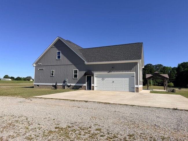Building Photo - Quiet Country Living on 6+ Acres Between Rocky Mount and Wilson