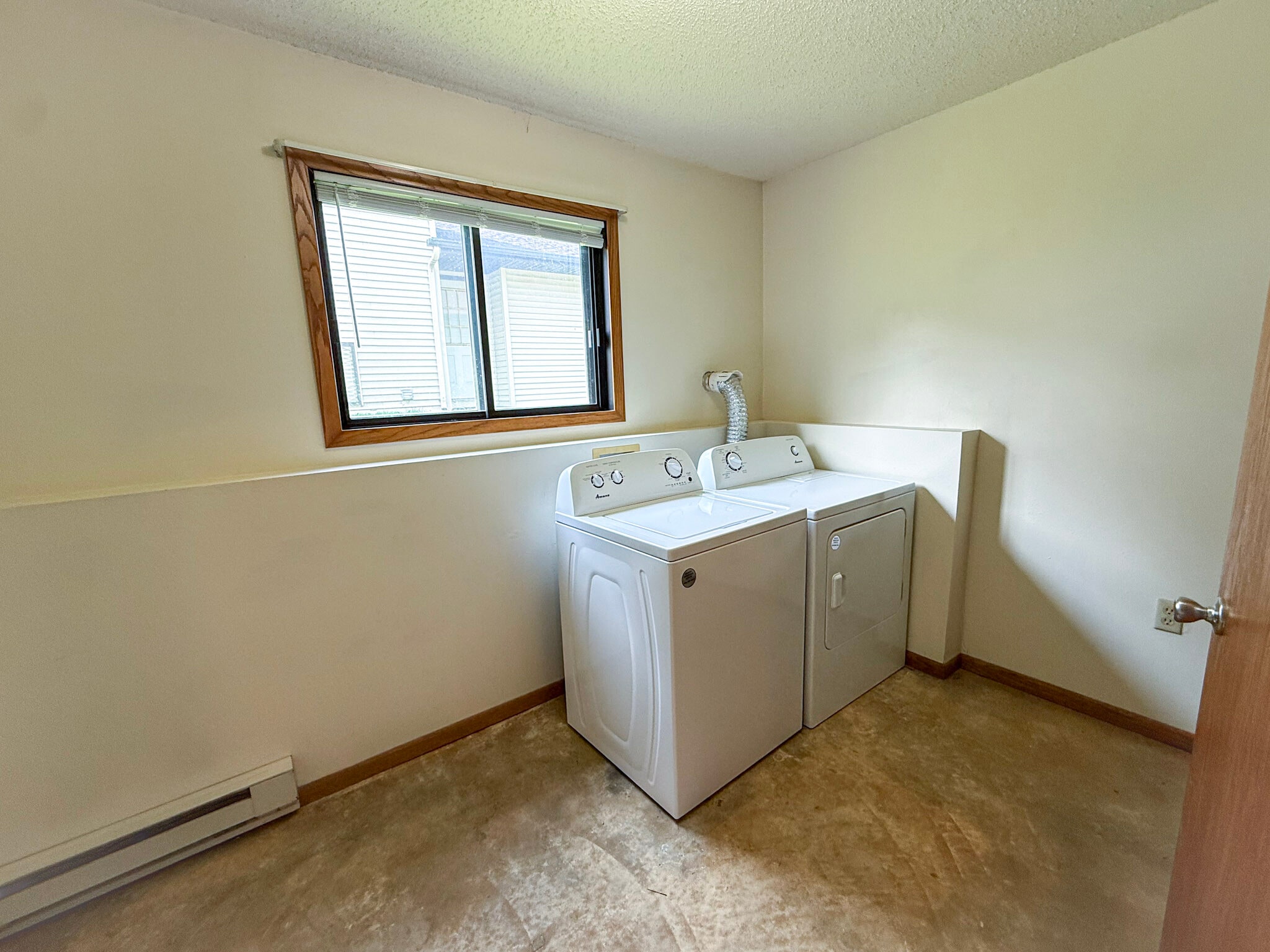 Building Photo - 2804 Edgewood Dr