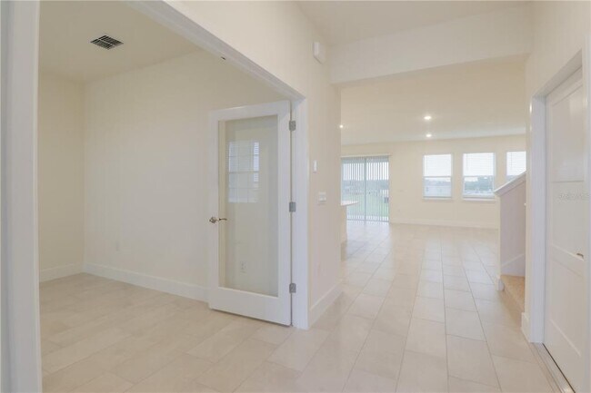 Building Photo - 5212 SW 40th Cir