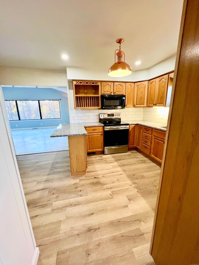 Building Photo - 228 Mark Dr