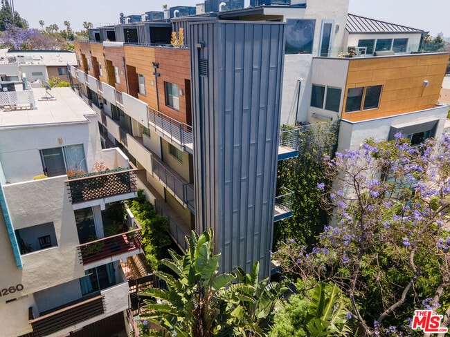 Building Photo - 1250 N Harper Ave