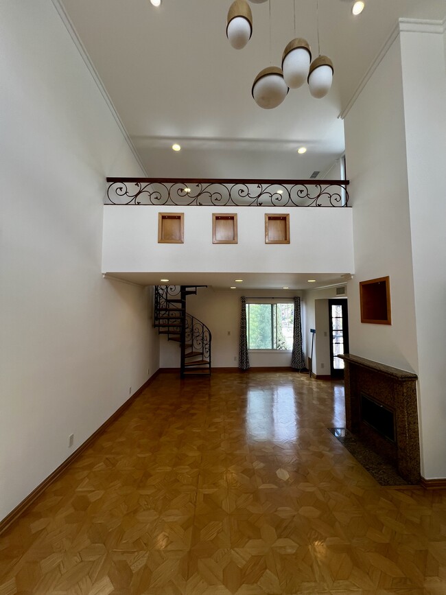 Building Photo - 7505 Hampton Ave