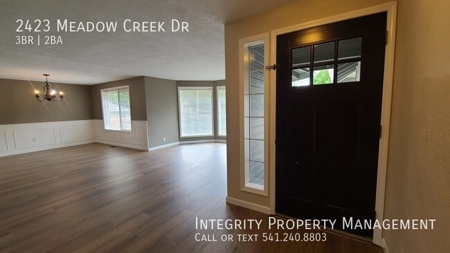 Building Photo - 2423 Meadow Creek Dr