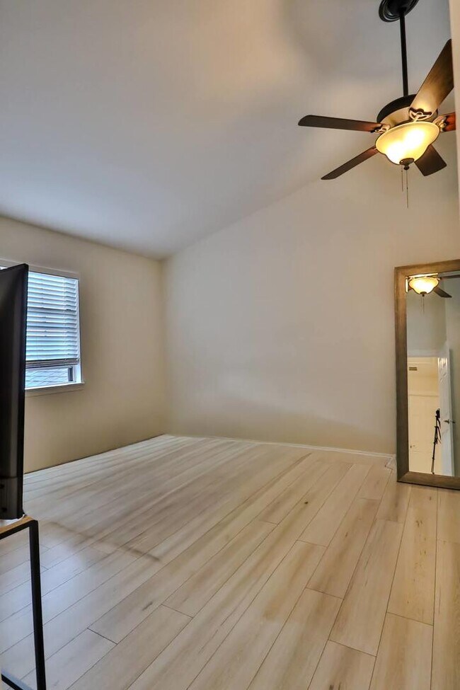 Building Photo - 713 Green Mountain Ct