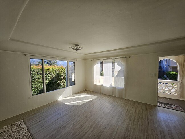 Primary Photo - 1212 W Micheltorena St