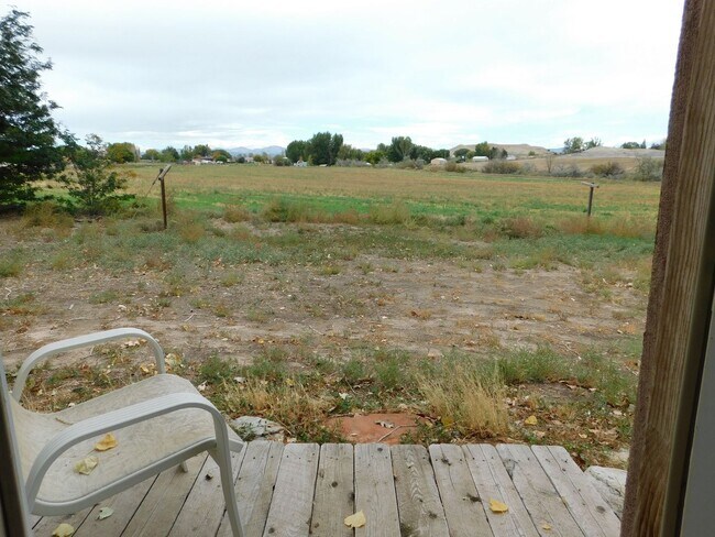 Building Photo - Country Living in Fruita