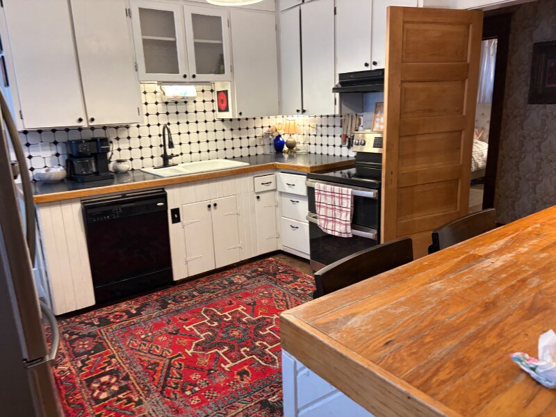 Building Photo - 940 S Cedar St