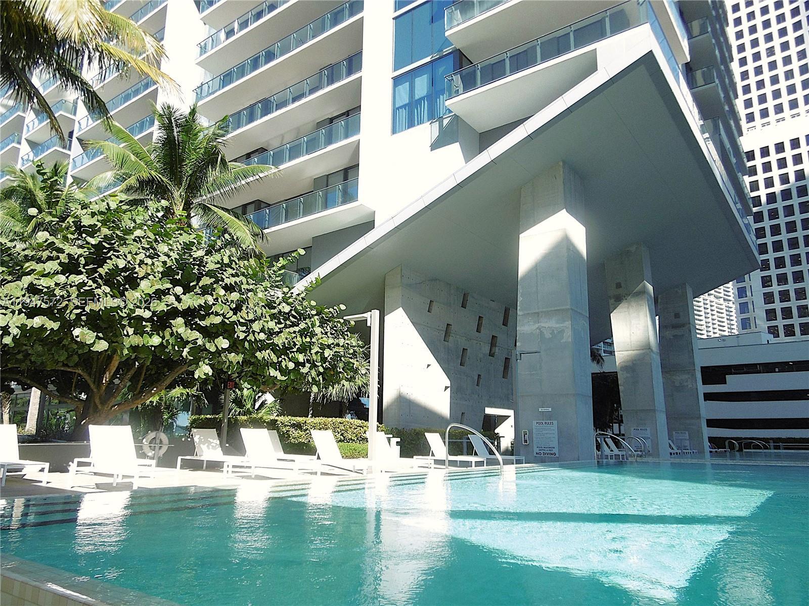 Building Photo - 68 SE 6th St