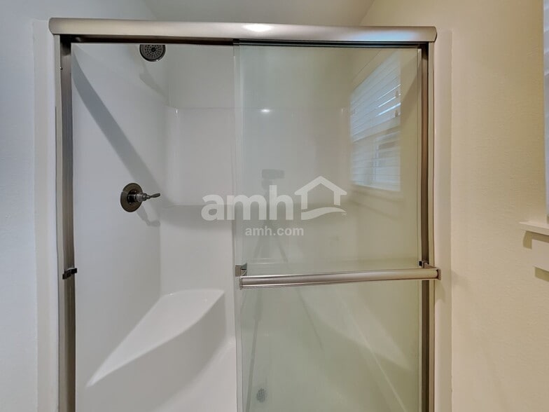 Building Photo - 7029 S 11th St