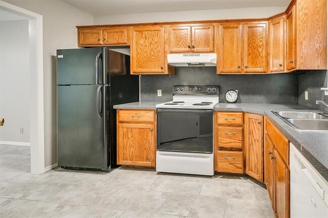Building Photo - 828 Russell Cir
