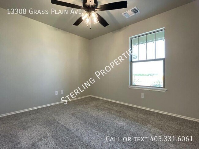 Building Photo - 13308 Grass Pln Ave