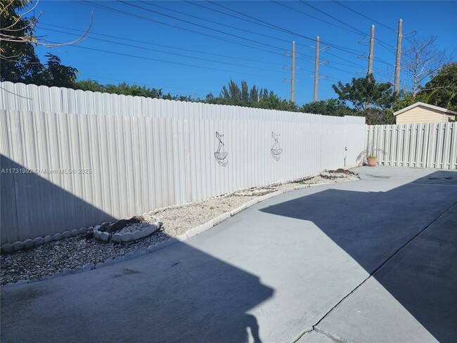 Building Photo - 986 NW 136 Ct