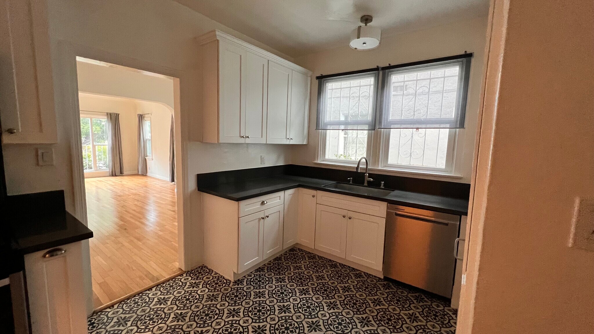 Kitchen - 714 N Edinburgh Ave
