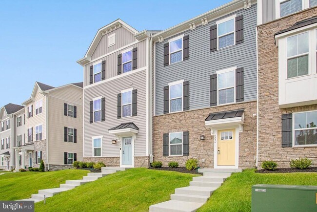 Building Photo - 9346 Tanfield Dr