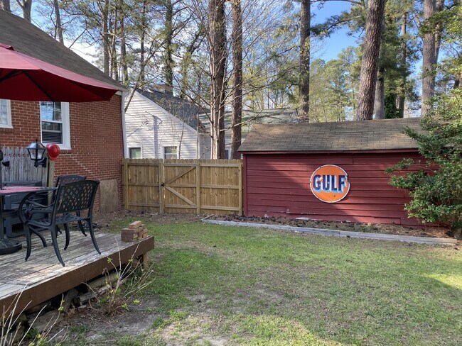 Building Photo - 1618 Delaware Ave