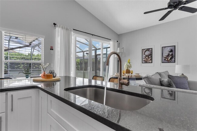 Building Photo - 16635 Palm Spring Dr