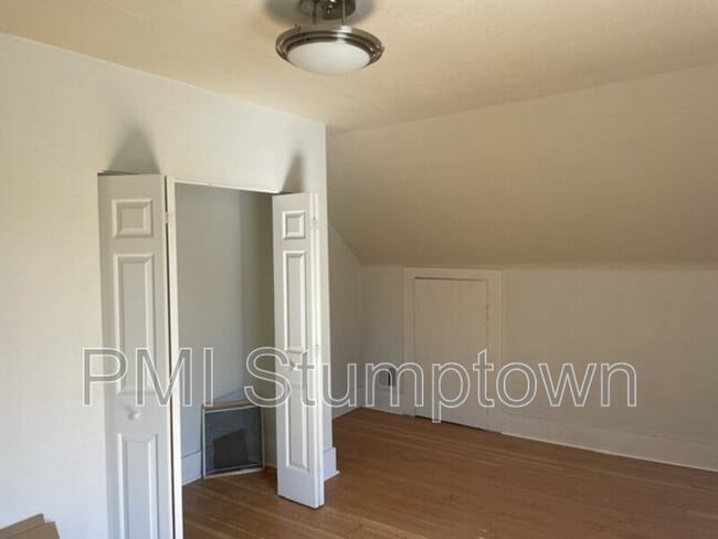 Building Photo - 601 S McLoughlin Blvd