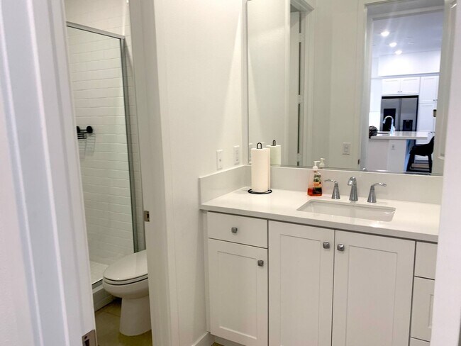 Building Photo - State of the Art-Trendy 1+1 Luxury Condo i...