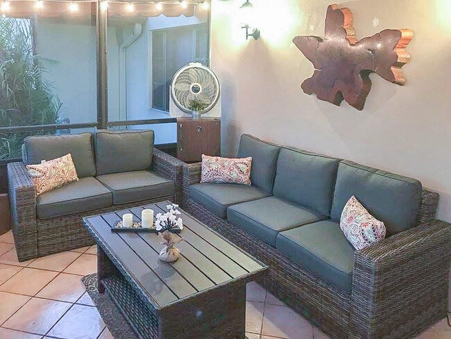 Building Photo - 5614 Hammock Ln