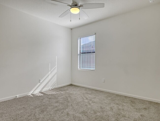 Building Photo - 7508 Tourmaline Dr