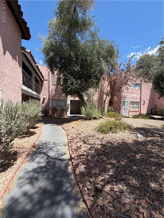 Building Photo - 2236 E Desert Inn Rd