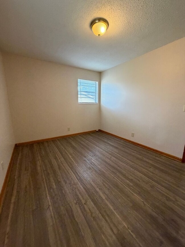 Building Photo - 189 Warden Dr