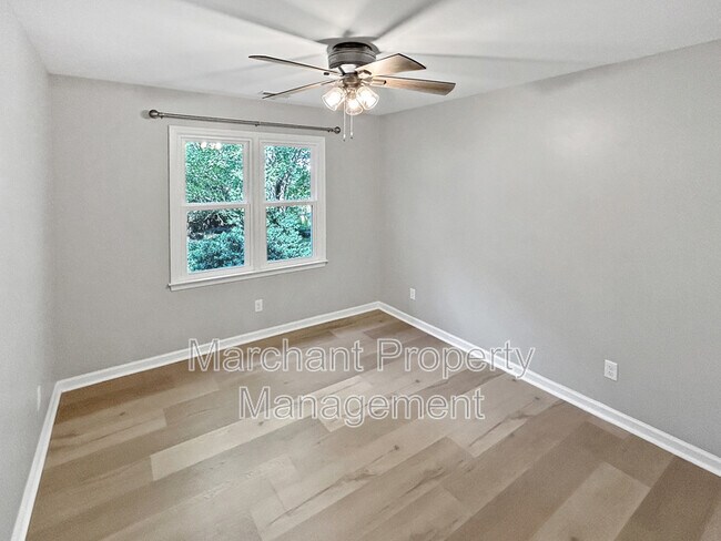 Building Photo - 7 Waxwing Ct