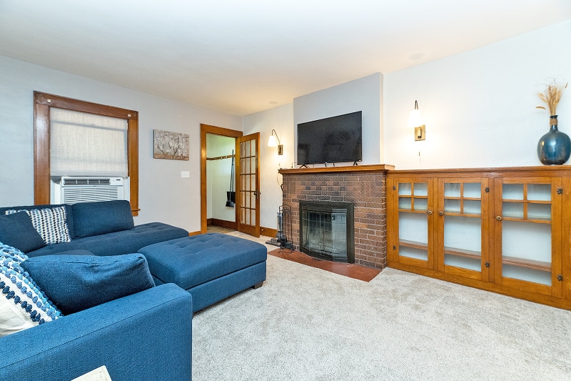 Building Photo - 321 W Lapeer St