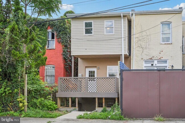 Building Photo - 321 Elm St NW