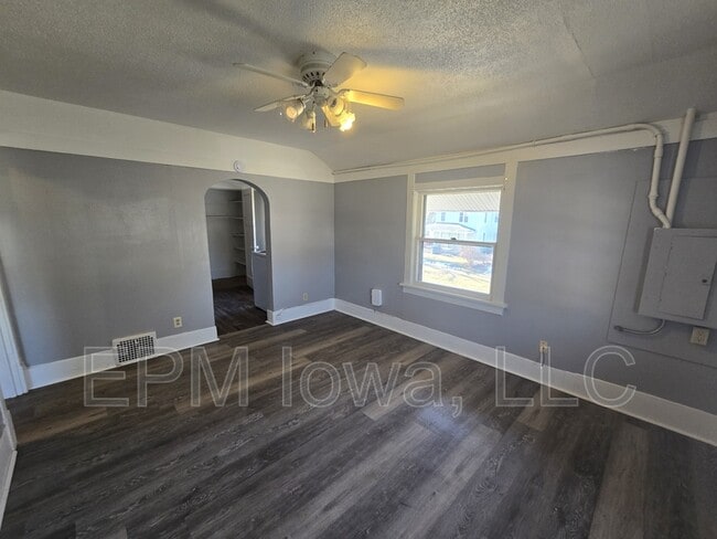 Building Photo - 1001 1/2 Randolph St