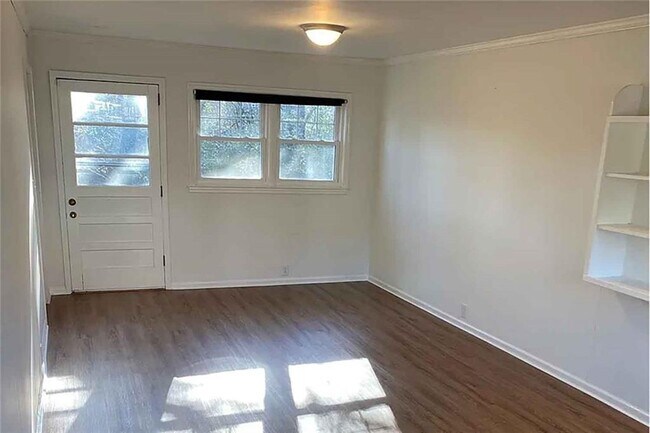 Building Photo - 216 Devore Rd