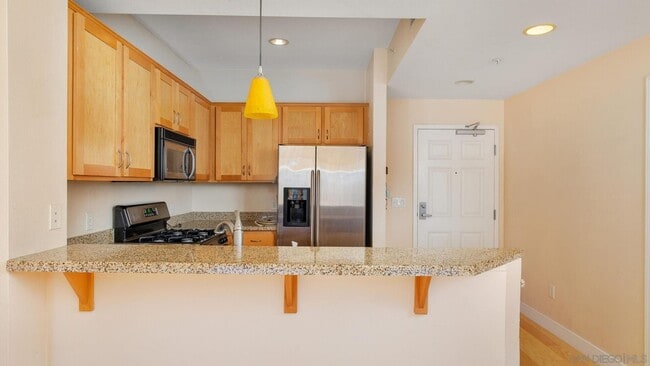 Building Photo - Perfectly located 1 bed/1 bath unit in Dow...