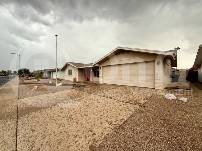 Primary Photo - 4559 E Dragoon Ave