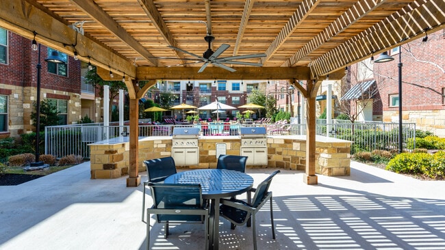 Building Photo - 5353 Las Colinas Blvd