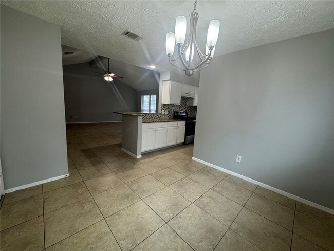 Building Photo - 13327 Reads Ct