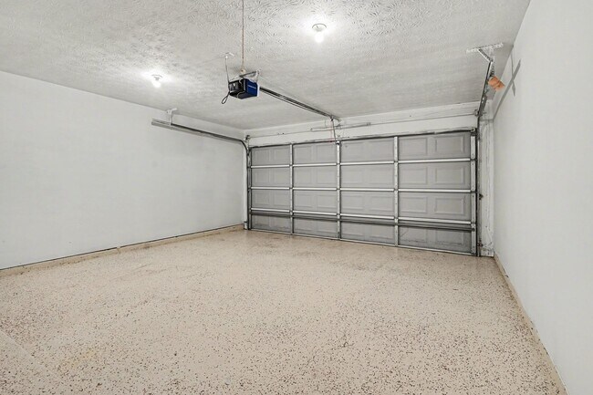 Building Photo - 3 Bedroom 2 Bath House