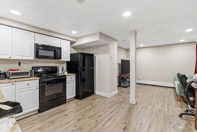 Building Photo - 22 Gilboa St