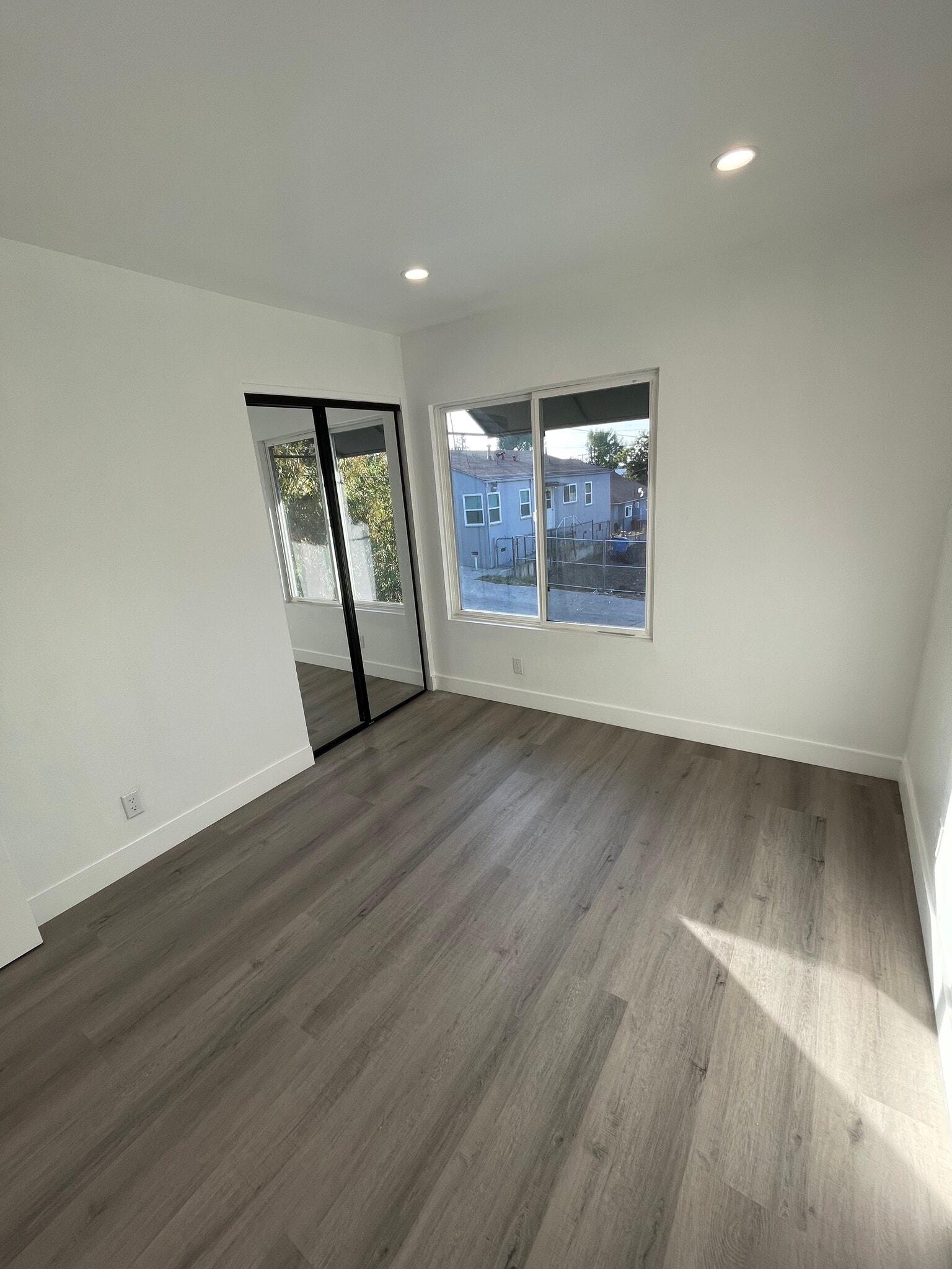 Building Photo - 1419 Allesandro St